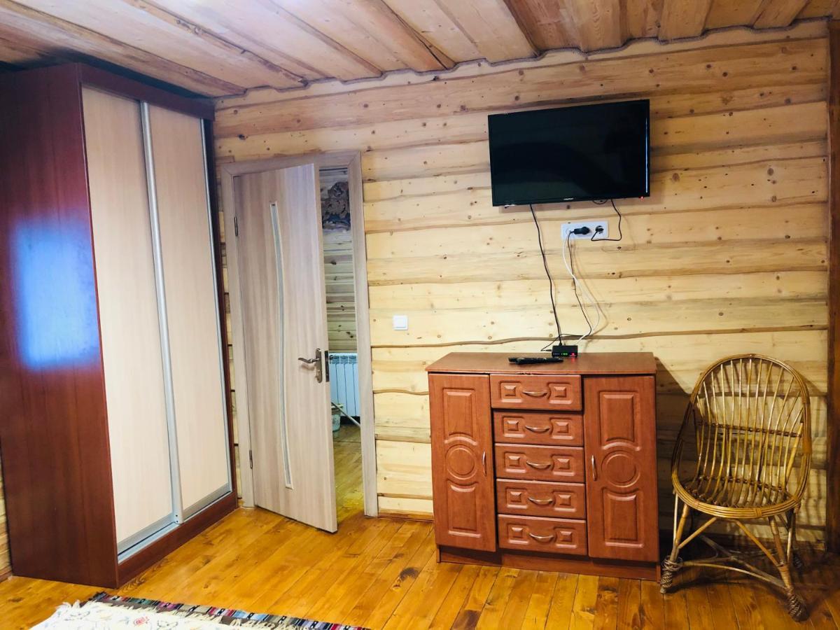 У Віти Номер3 Apartment Synevyrsʼka Polyana Exterior foto